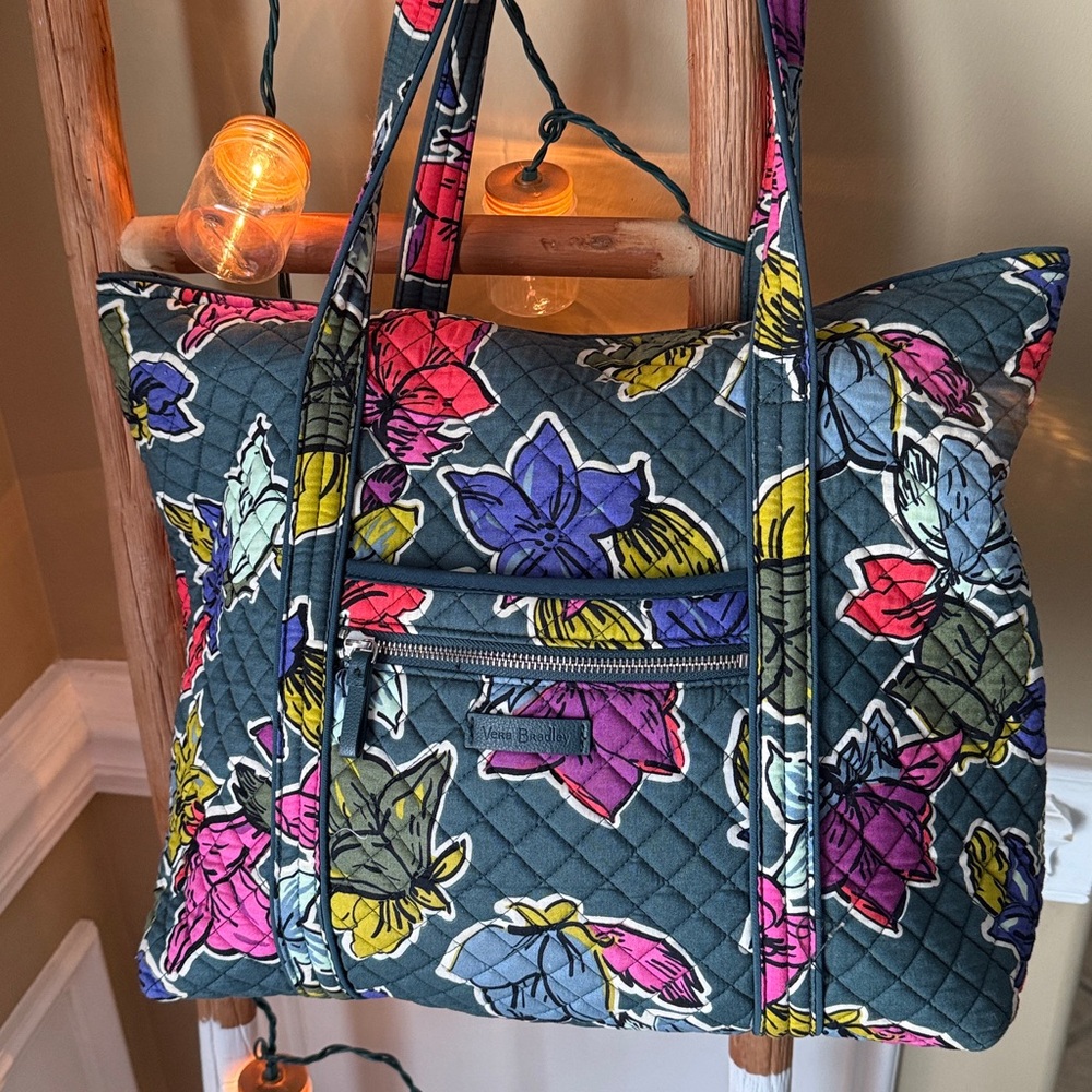 Vera Bradley Quilted Floral Tote in falling Leaves 🍂